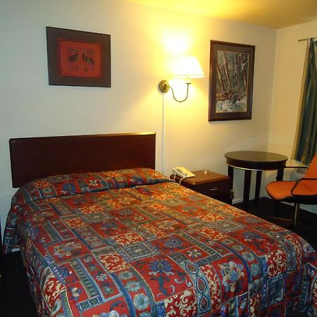 Economy Inn Victorville Room photo