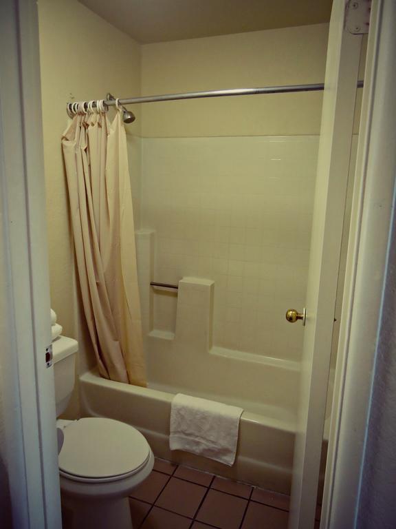 Economy Inn Victorville Room photo