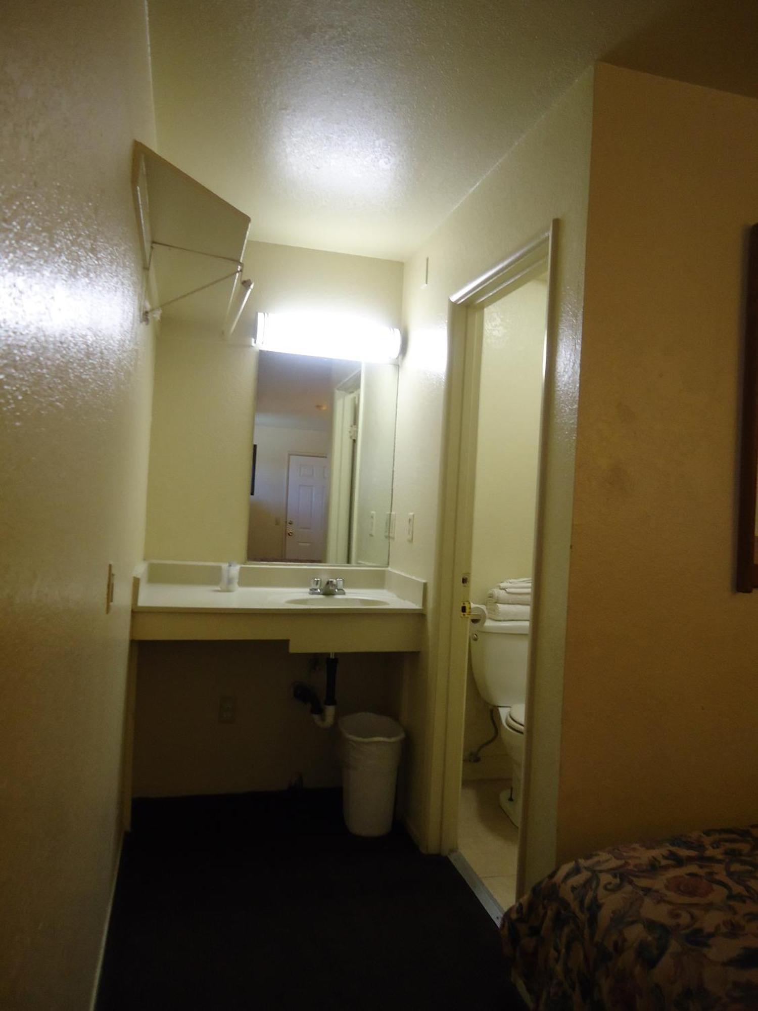 Economy Inn Victorville Room photo
