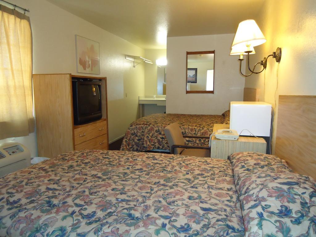 Economy Inn Victorville Room photo