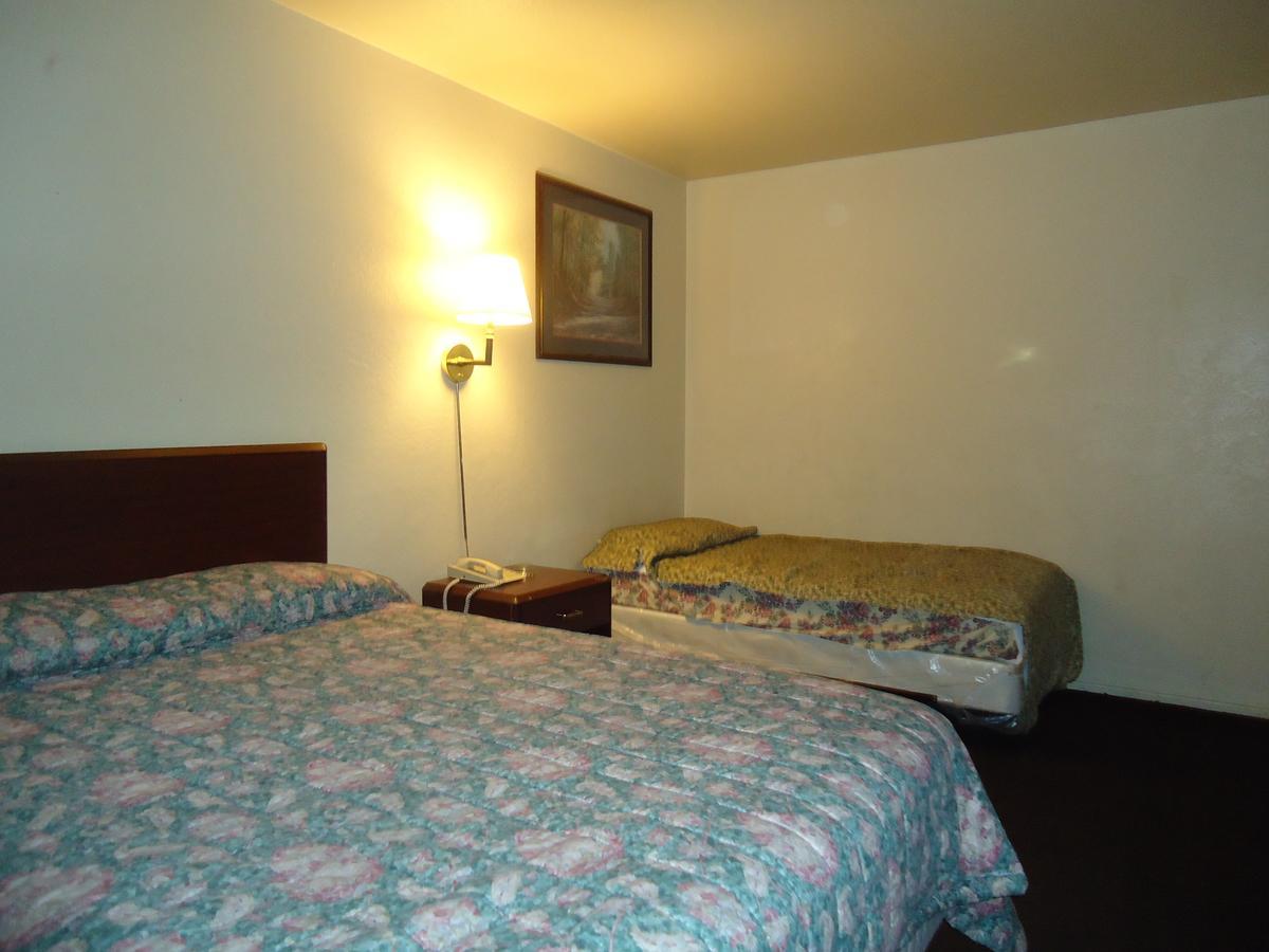 Economy Inn Victorville Room photo
